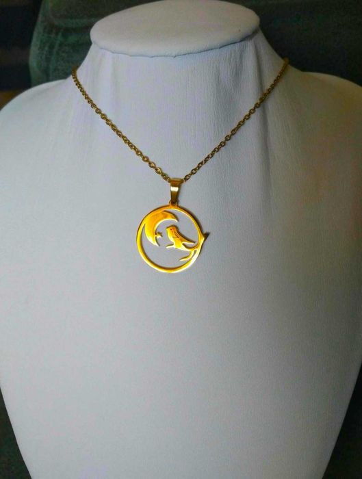 Colar Aço Dourado c/ Passaro a Cantar a Lua NOVO