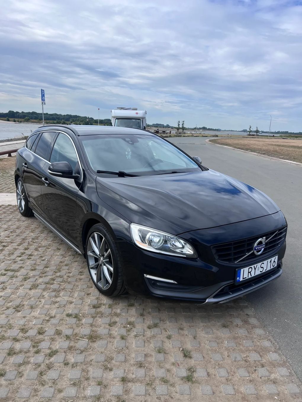 Volvo V60 D4 Iron stone