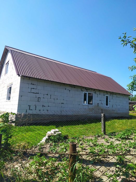 Новий будинок з комунікаціями.Ціну знижено з терміновістю продажу.Торг