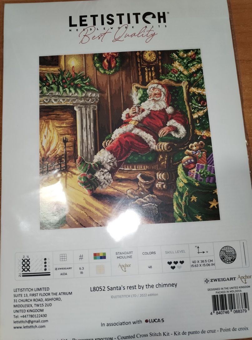 Відпочинок Санти біля каміна Набір для вишивання хрестиком LETISTITCH