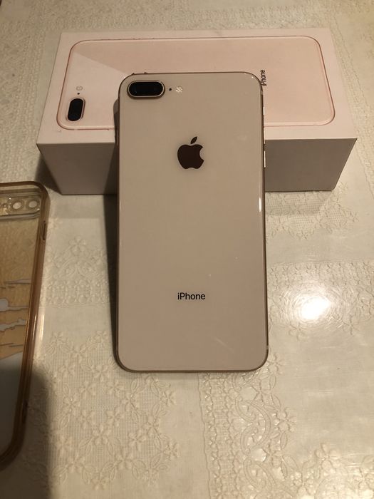 Продам айфон 8 плюс в чудовому стані!