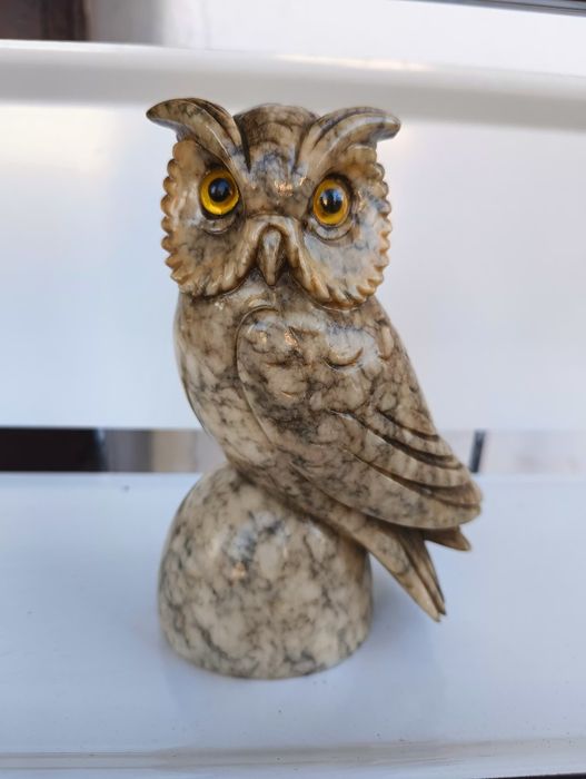 Figurka sowy alabaster