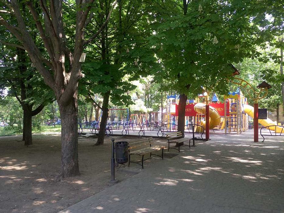 Вилика однокімнатна квартира быля парку, підходить під Е-Відновлення