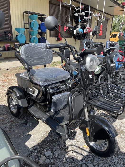 Доставка безкоштовна Трицикл Акумуляторний Corso forte їdemo