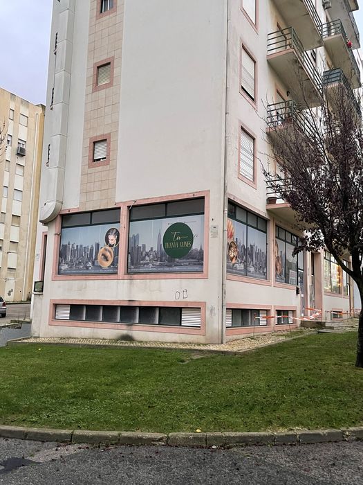 Loja para arrendamento no Carregado