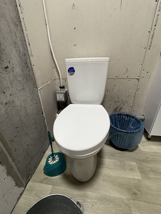 Унітаз та тумба