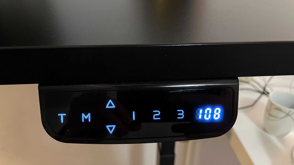 Biurko elektryczne z regulowaną wysokością – metalowe nogi loftowe