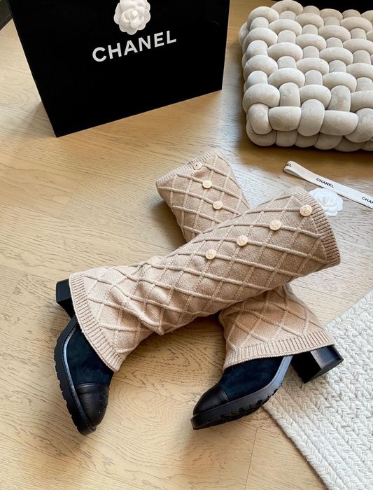 Kozaki z wełniana cholewka Chanel