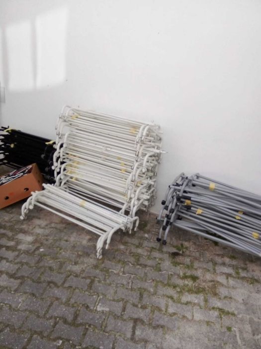 Suportes seminovos IKEA e cabides para loja ou casa