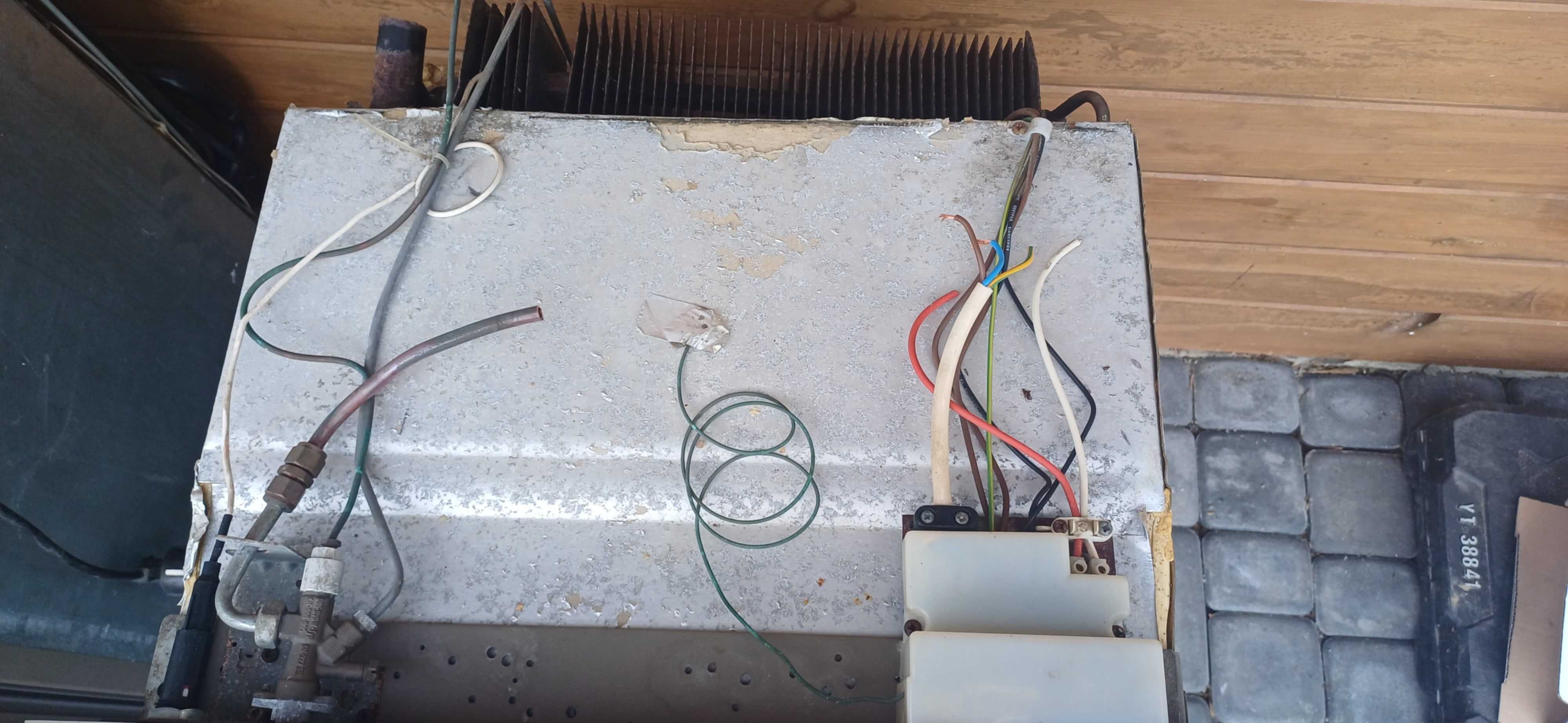 Lodówka Electrolux RM4236 gaz, 12V i 230V przyczepa kempingowa kamper