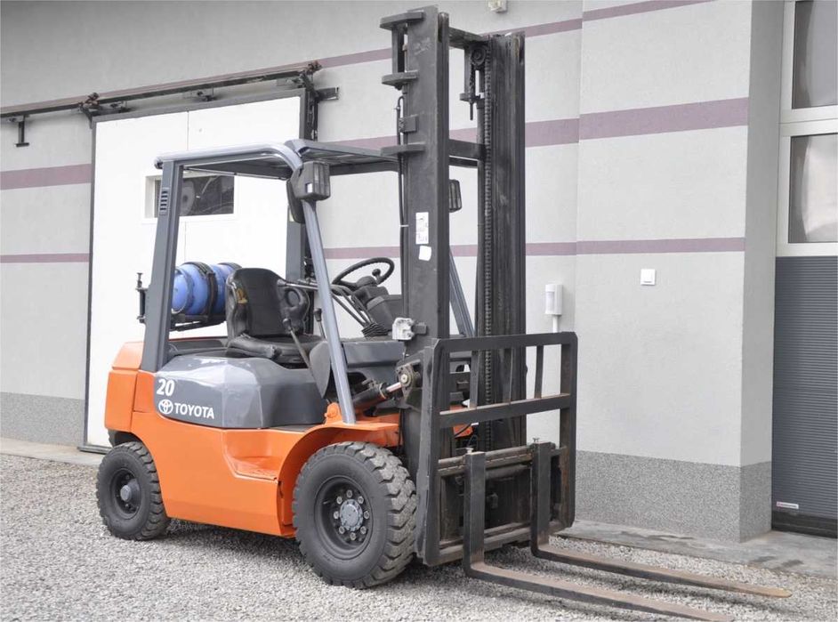 Wózek widłowy Toyota 7FG20 2T Manual Pompowane Opony Udt