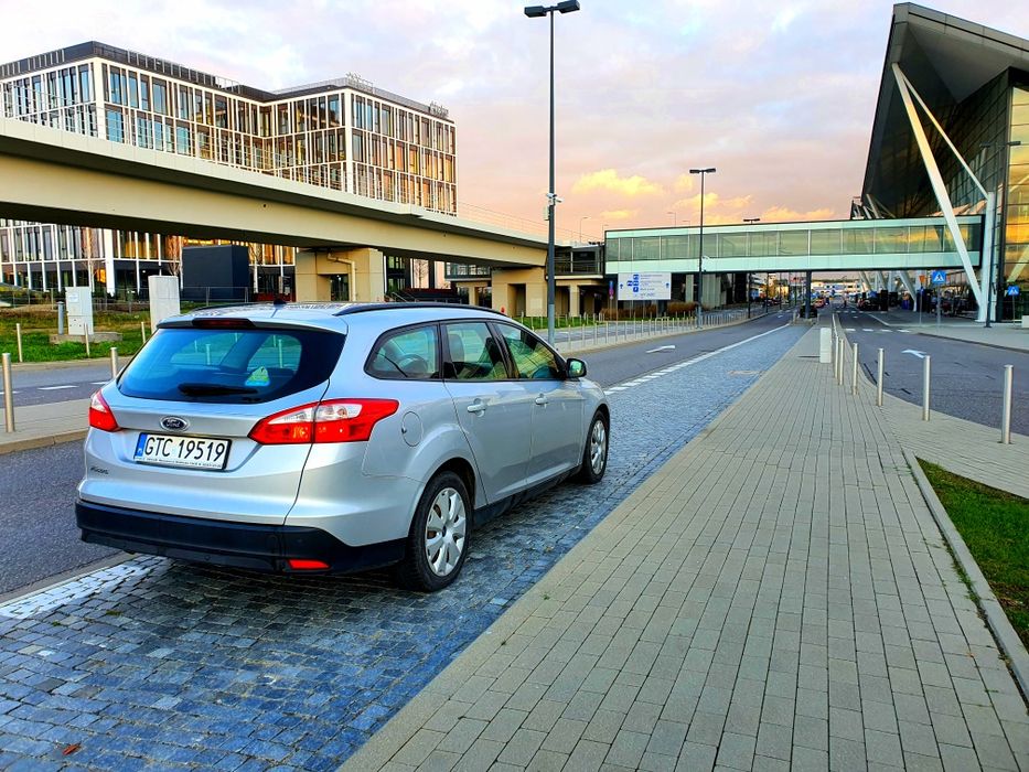 Ford Focus-Wynajem samochodów osobowych/ wynajem na lotnisku