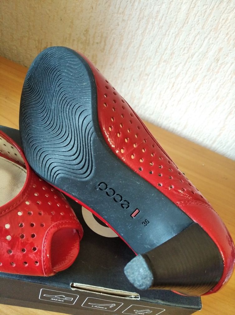 Туфлі та чобітки жіночі(ECCO)