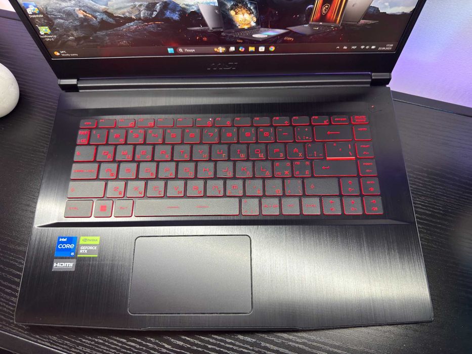 як новий MSI Thin 15, rtx 4050, core i5-12gen, 144 hz