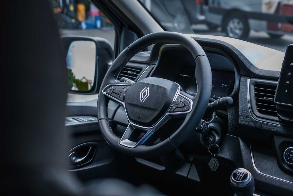 Wynajem busa 9-Osobowy Renault trafic long nowy