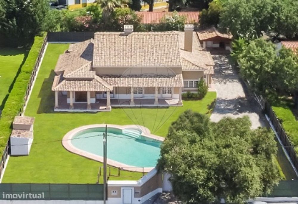 Moradia T5 para venda