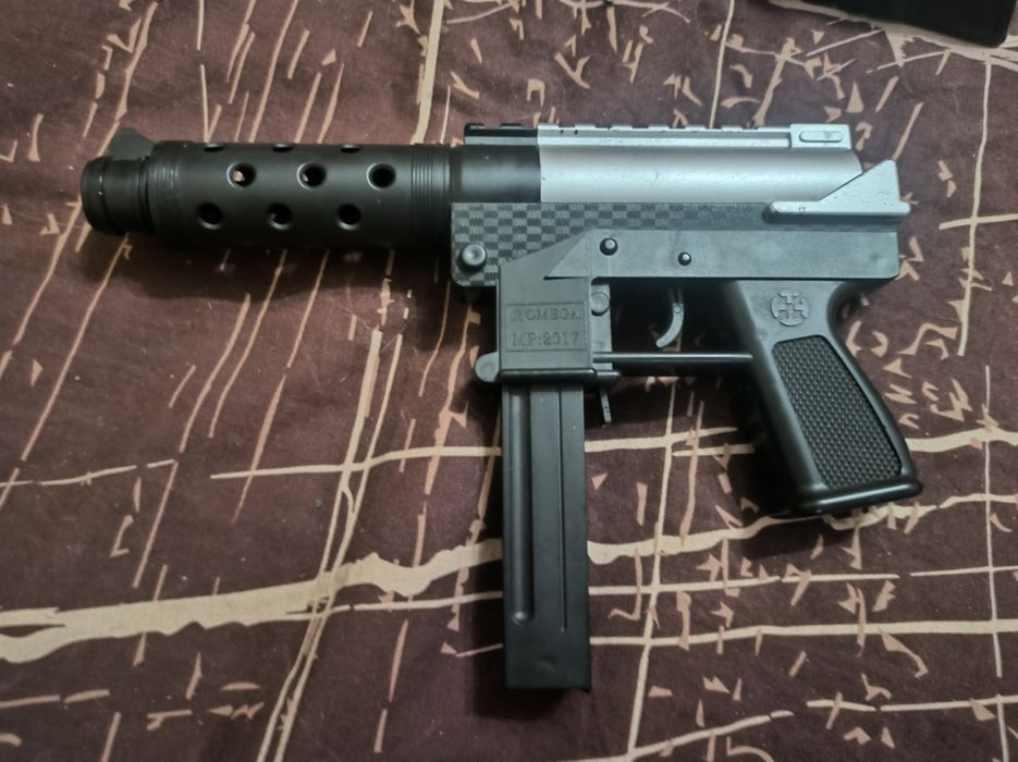 Пістолет на пульках