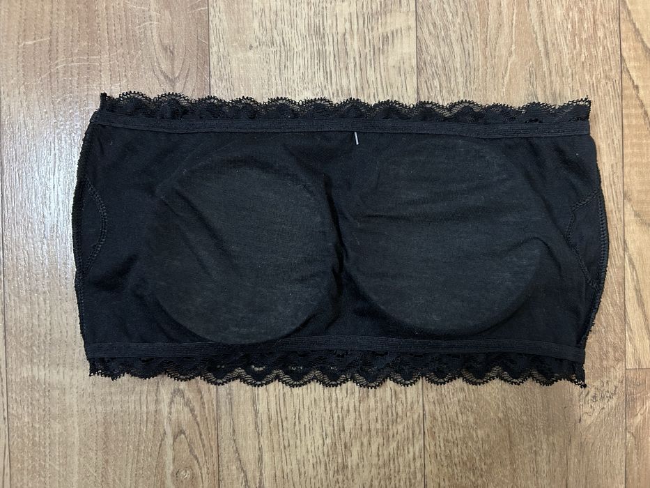 Жіночий топ без бретелей з паралоновими вставками