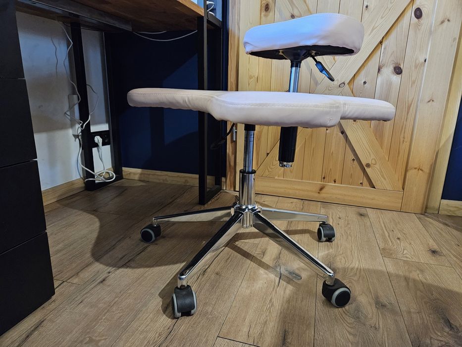 Krzesło biurowe do aktywnego siedzenia – eko skóra, ergonomiczne