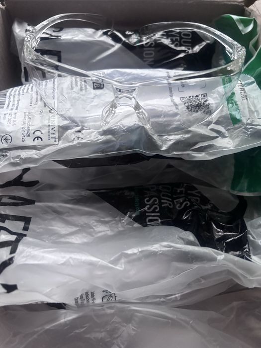 Захистні окуляри