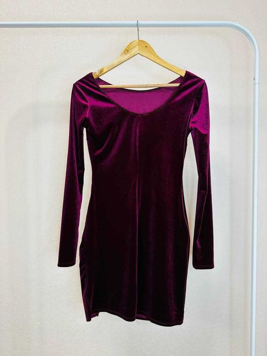 Вечірня велюрова сукня міді бордового кольору М розміру
