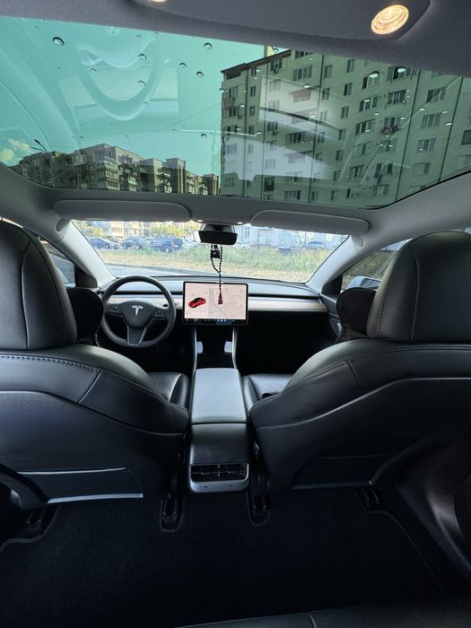Tesla Model 3 2020p