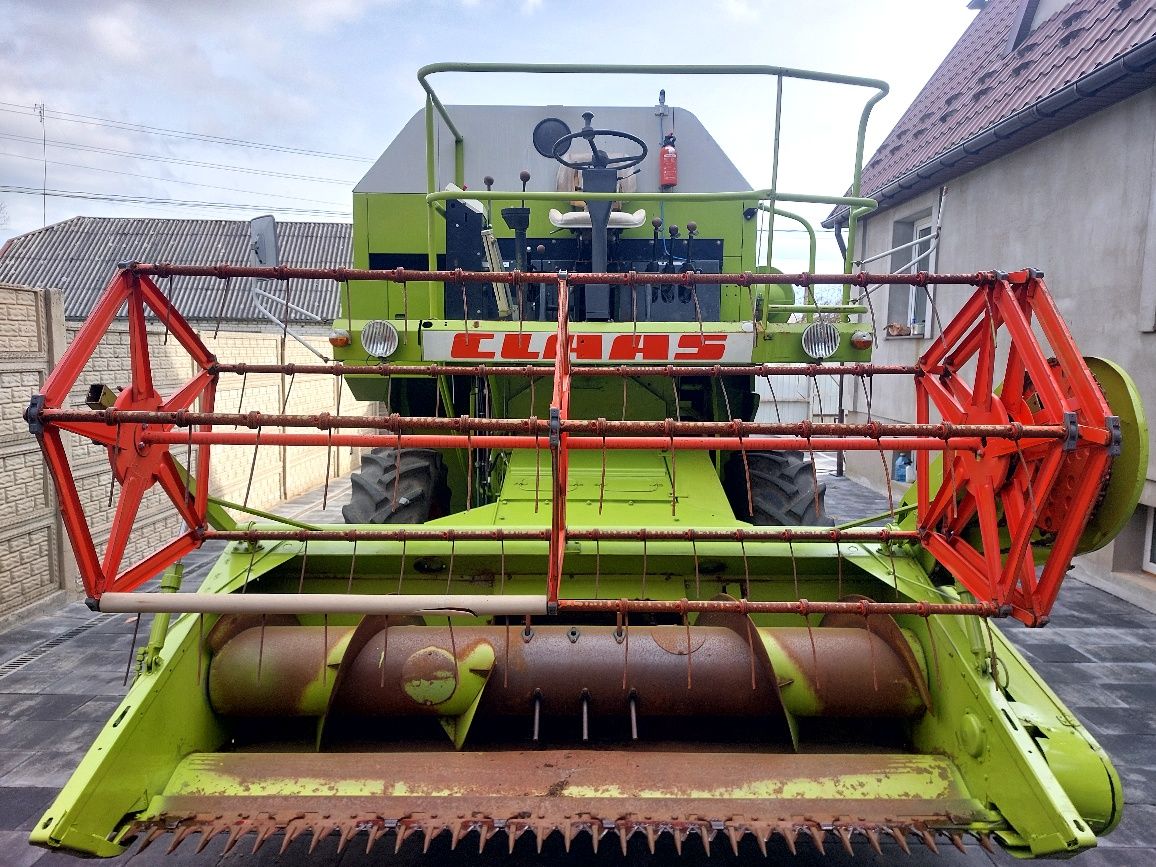 Claas  Dominator 38