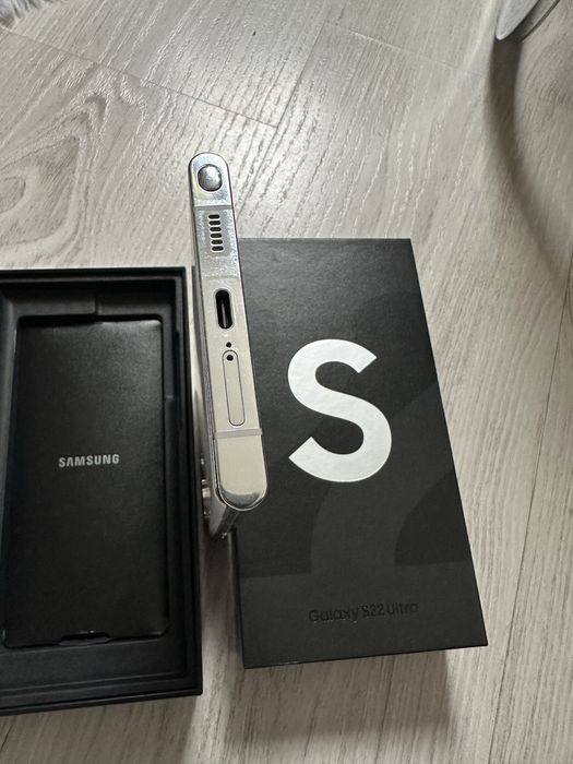 Samsung Galaxy S22 Ultra 12/512gb - stan idealny