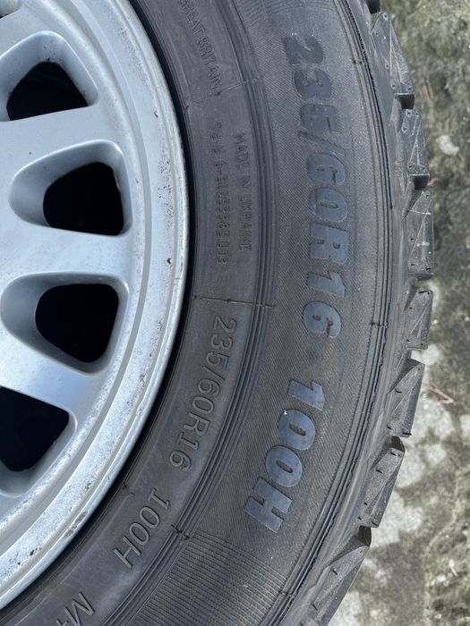 Зимні шинив зборі з дисками на BMW є 38