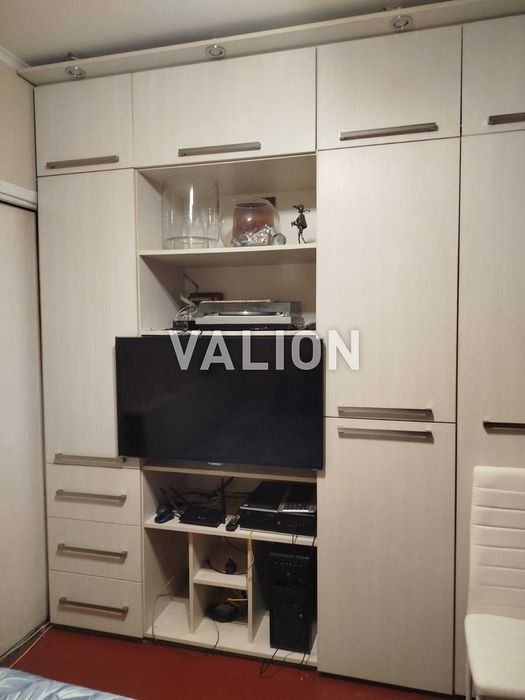 Продам 3-кімнатну квартиру біля метро *Академмістечко*