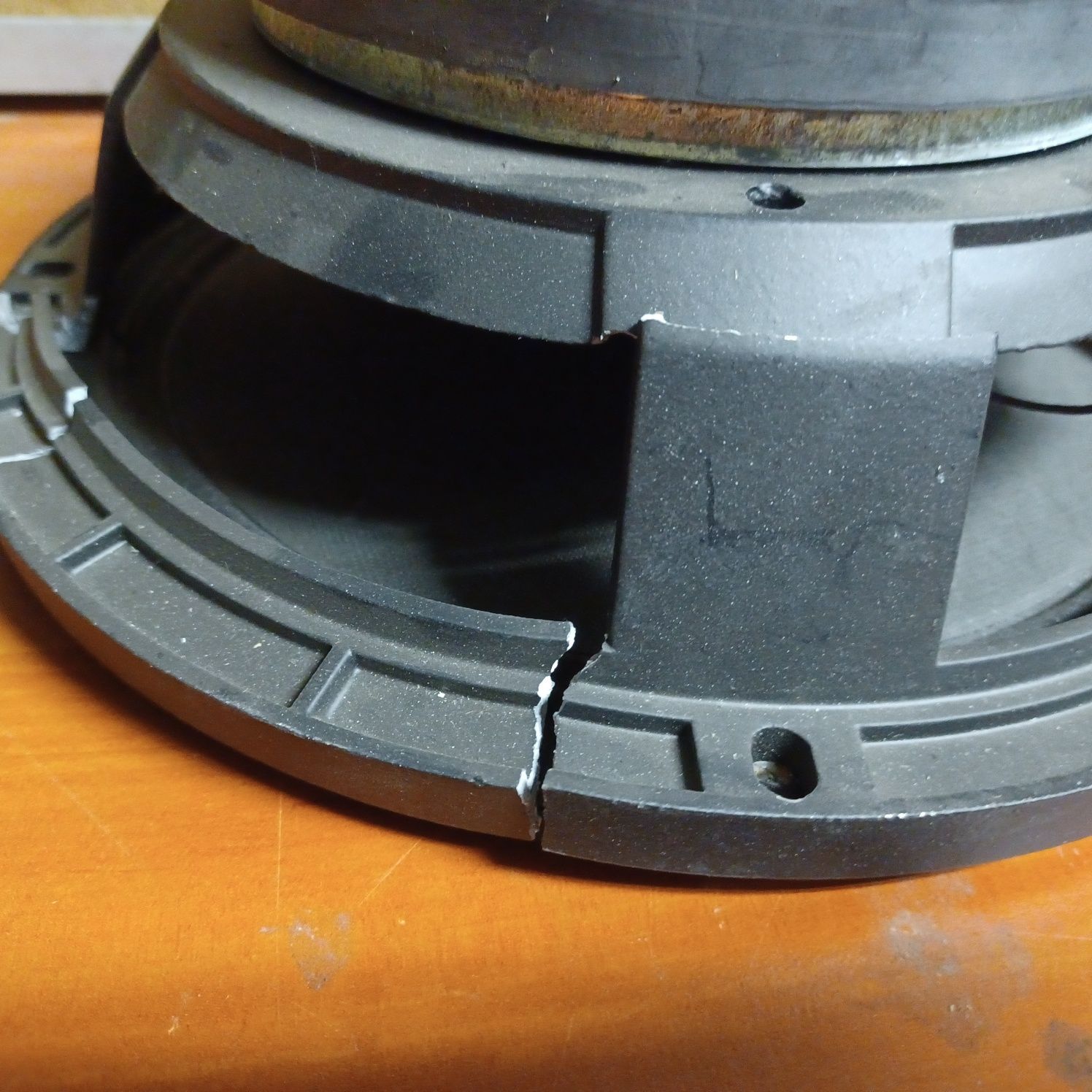 B&C Speakers AMX 250-8  głośnik basowy uszkodzony
