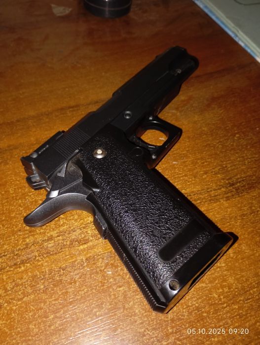 Пистолет игрушечний на пульках