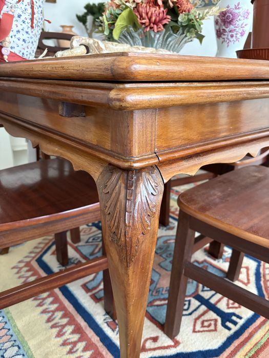 Mesa antiga de madeira