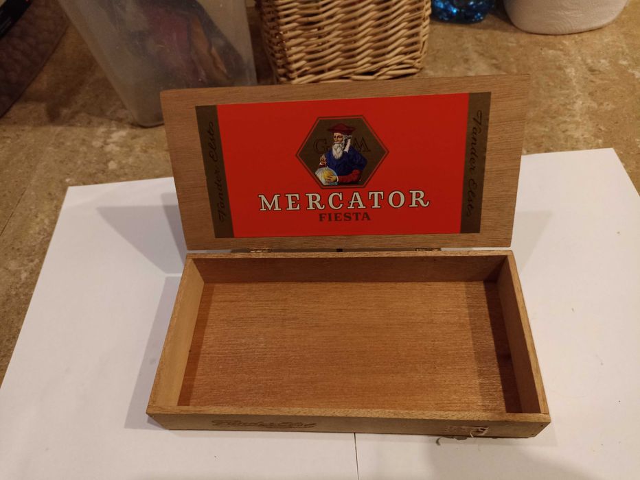 Stara, kolekcjonerska skrzyneczka  Mercator Fiesta Vander Elst.