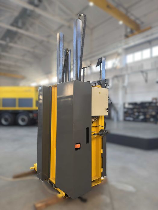 Вертикальний прес для  вторсировини (макулатури)