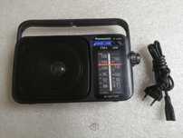 Małe radyjko Panasonic RF 2400