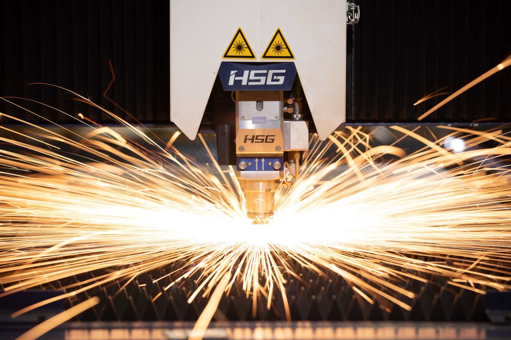 Разработка • лазерная РЕЗКА листового металла