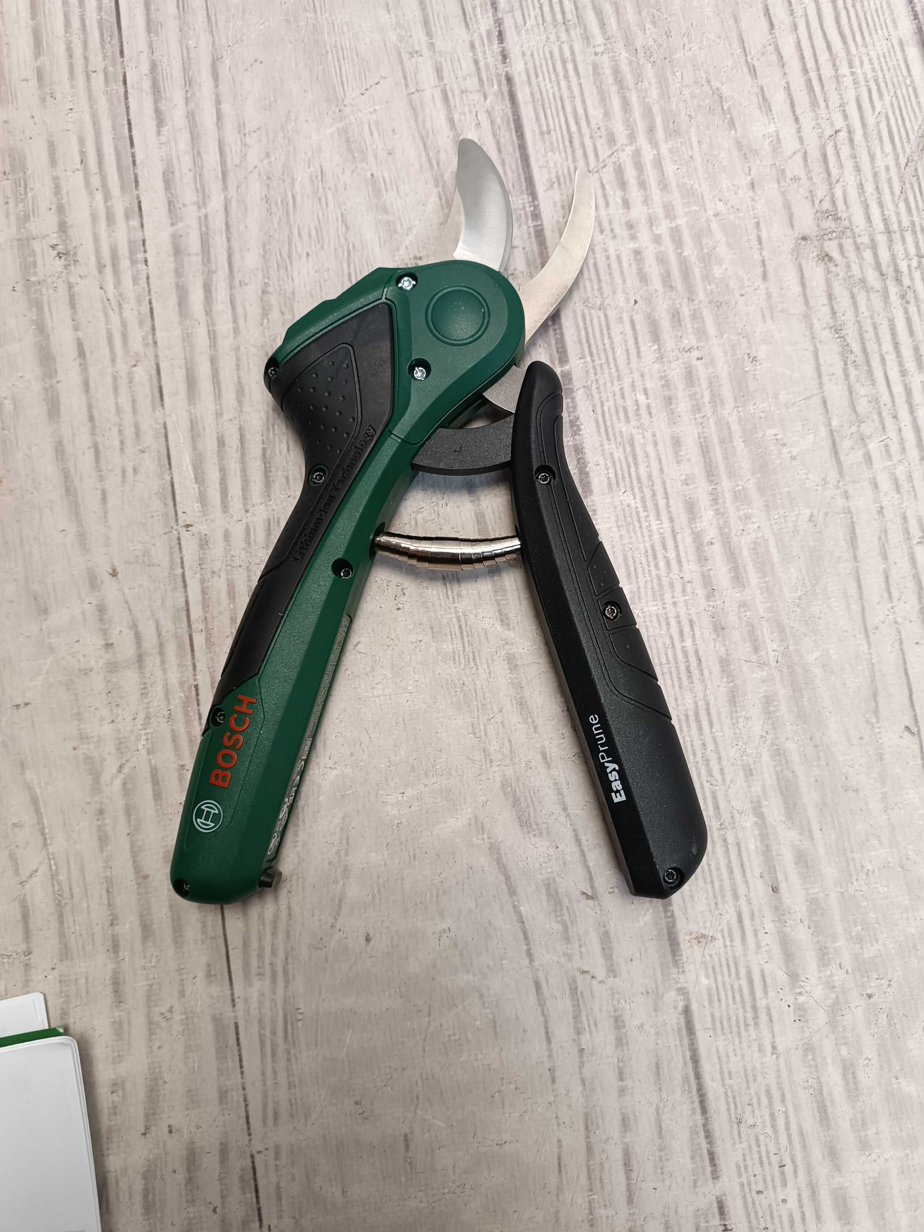Bosch EasyPrune Акумуляторний садовий секатор 3,6 В