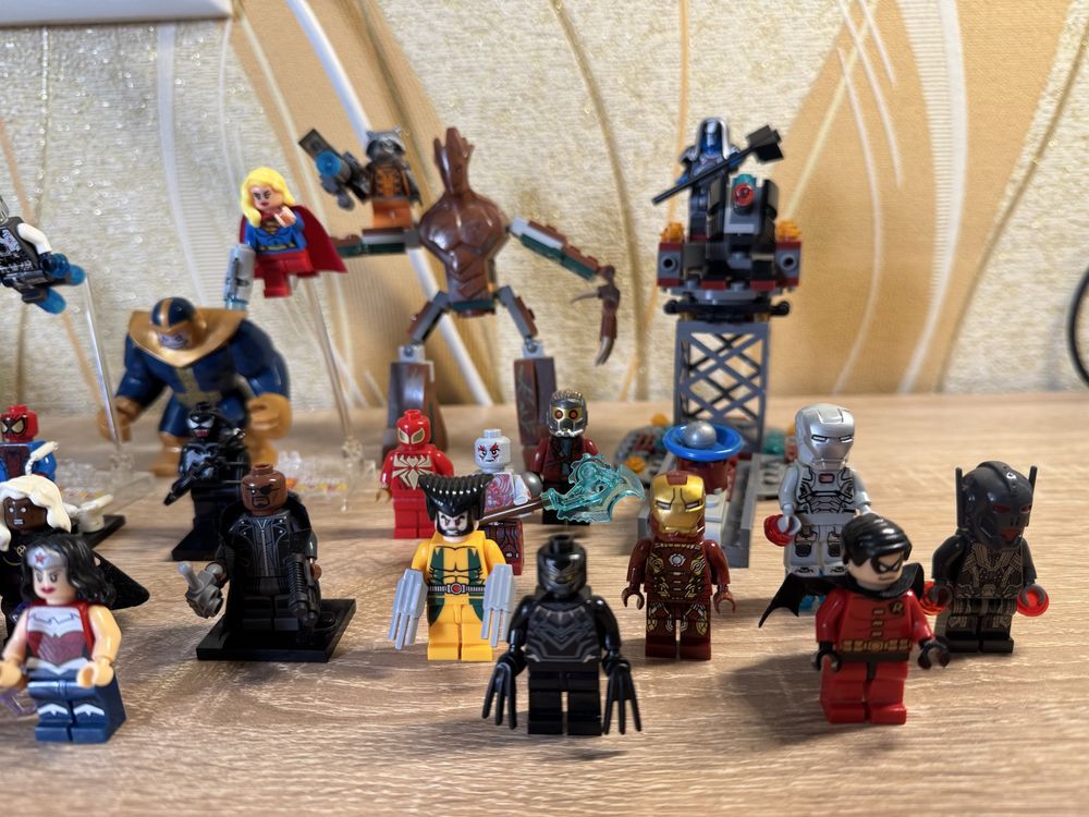Продаються лего мініфігурки marvel