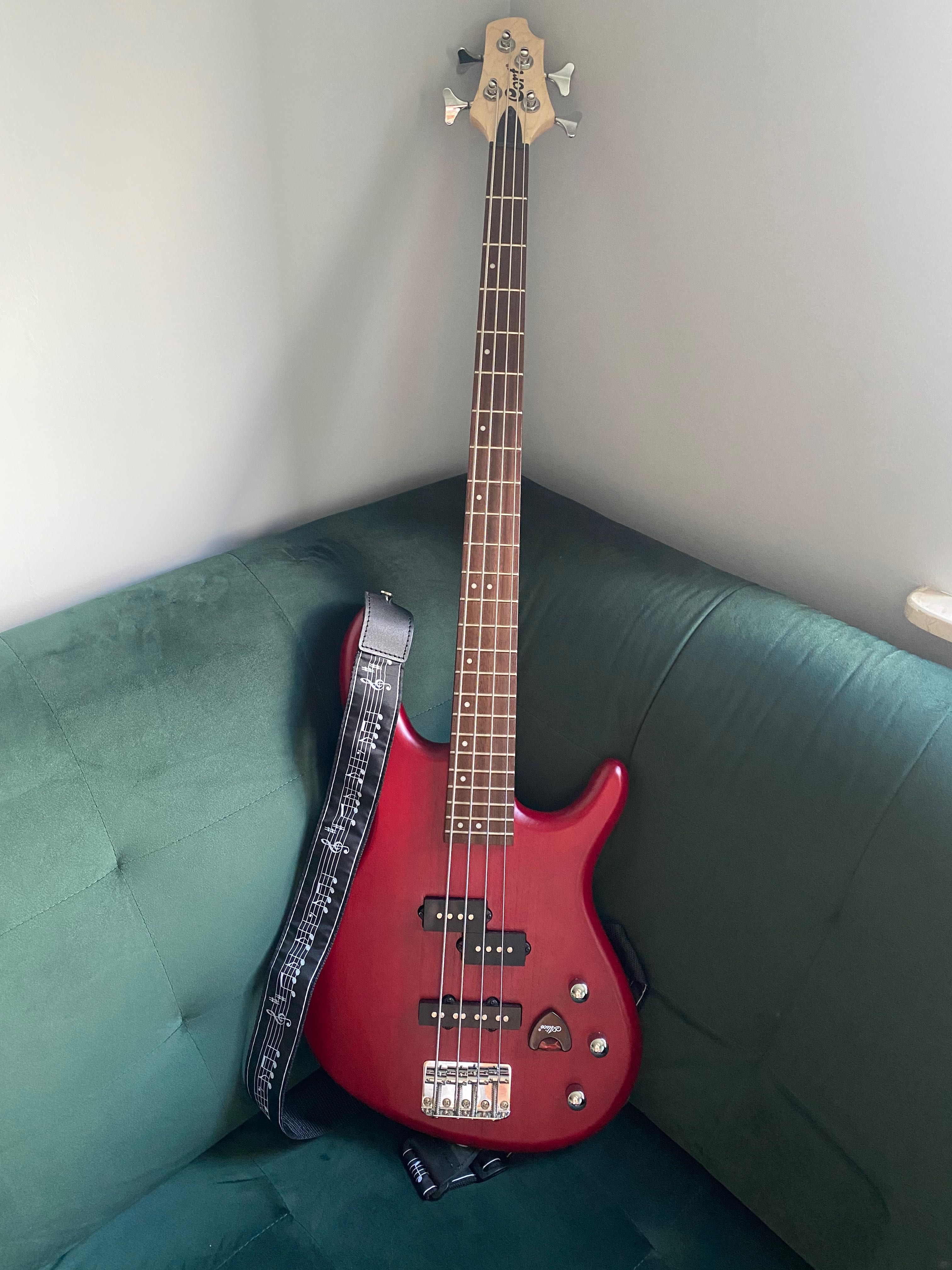 Gitara basowa Cort Action Bass PJ+wzmacniacz Warwick BC10+akcesoria