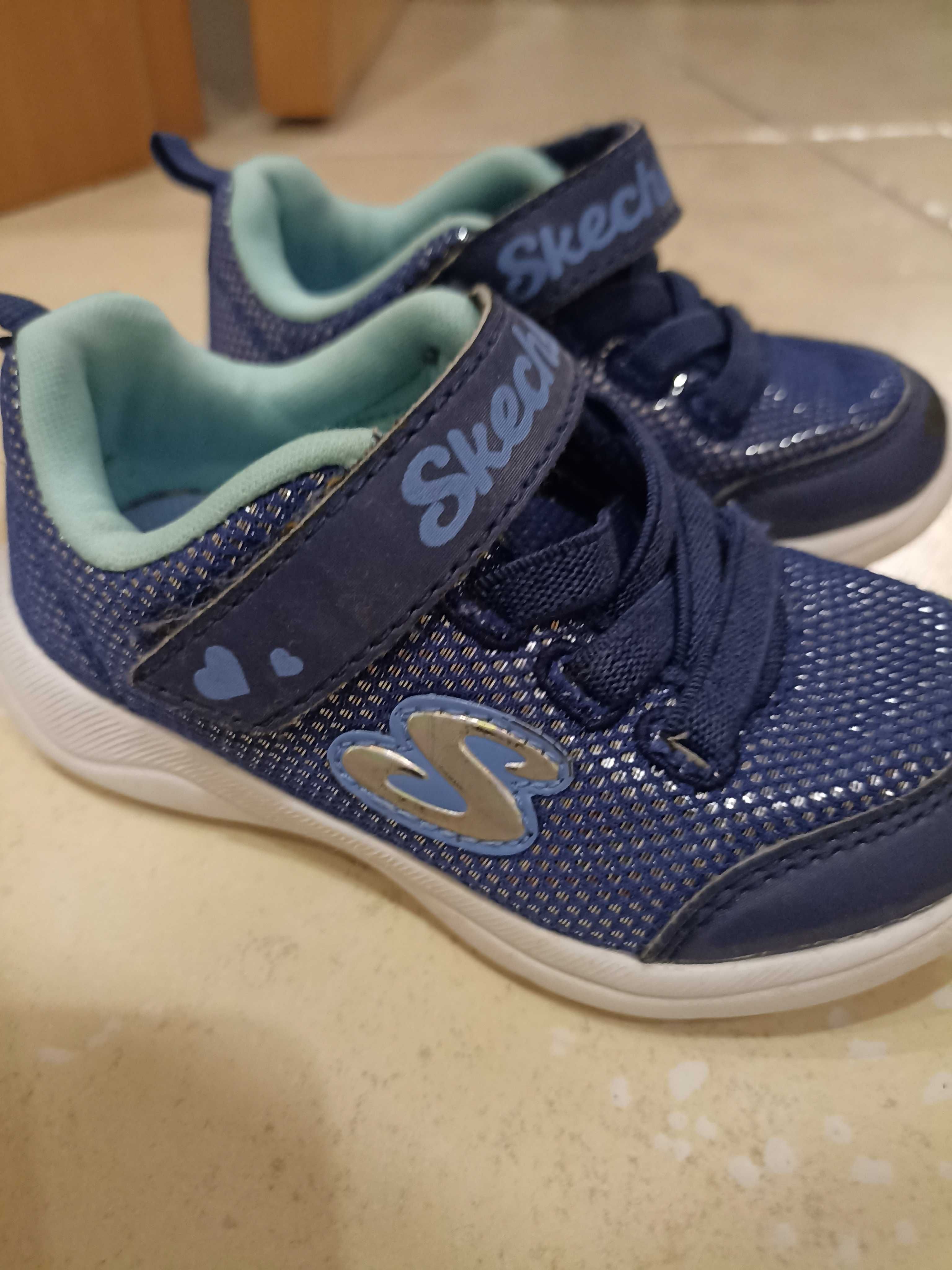 Skechers azuis com brilhantes