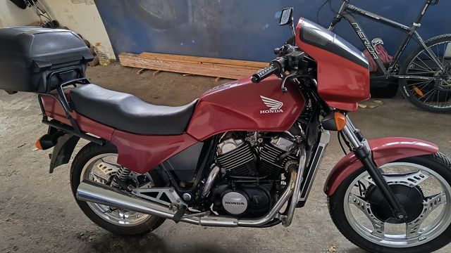 Motocykle Honda vt500e