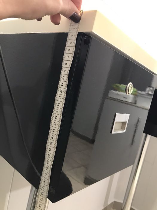 Тумба для макіяжу, майстра бровіста