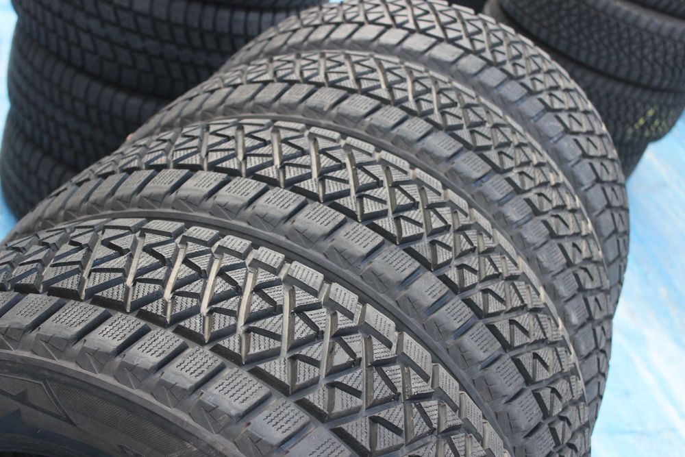 235-60-R18 BRIDGESTONE BLIZZAK 4штуки комплект зимней резины GERMANY
