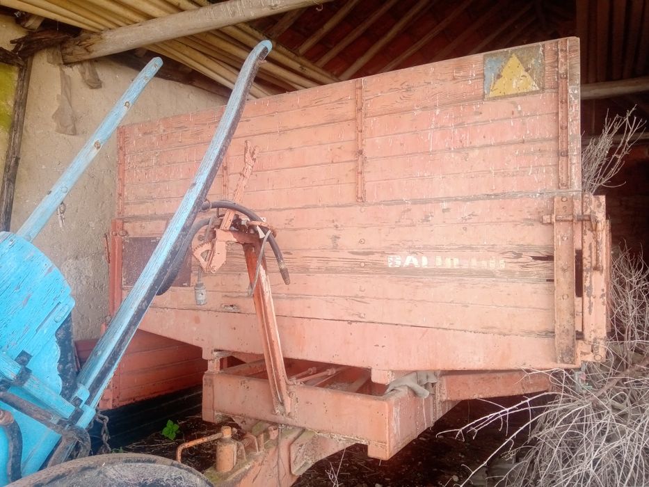 Vendo reboque agrícola rodado duplo e taipal  de 7500 kg
