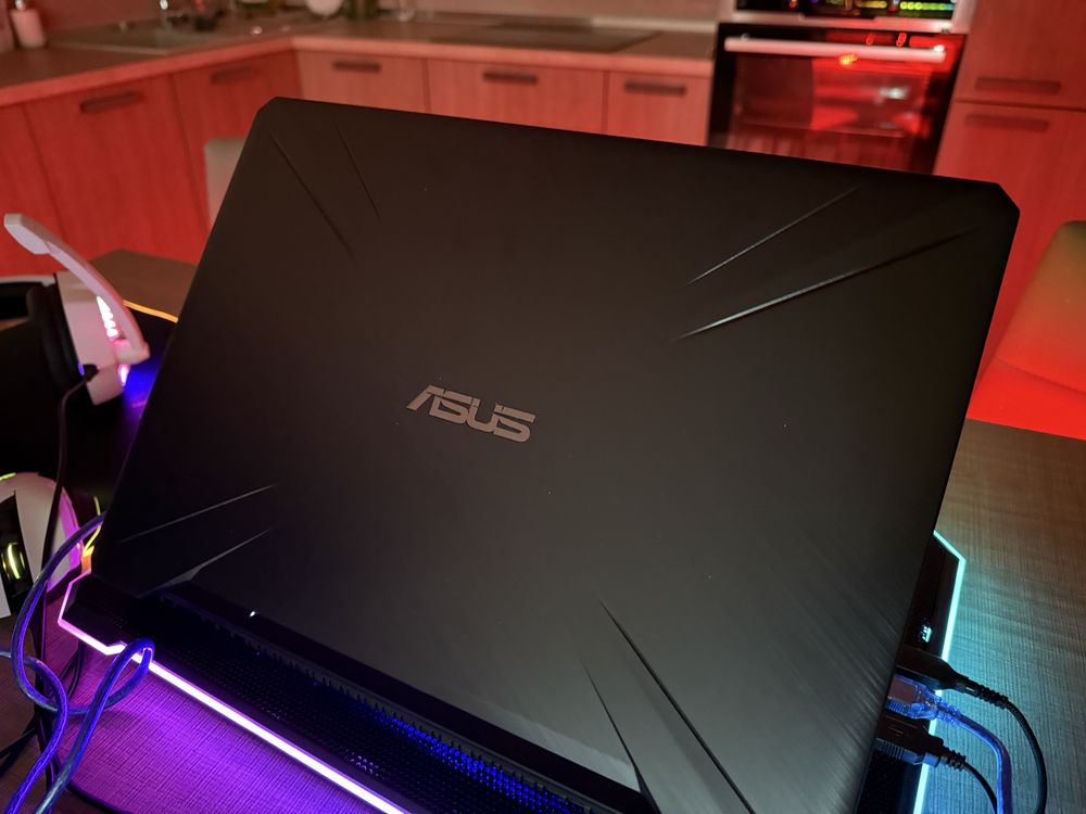 Потужний ігровий ноутбук Asus Tuf Gaming з повним комплектом