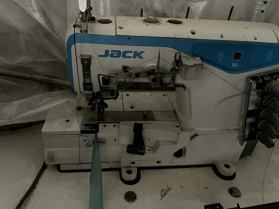 Máquina de Costura Industrial Jack W4
