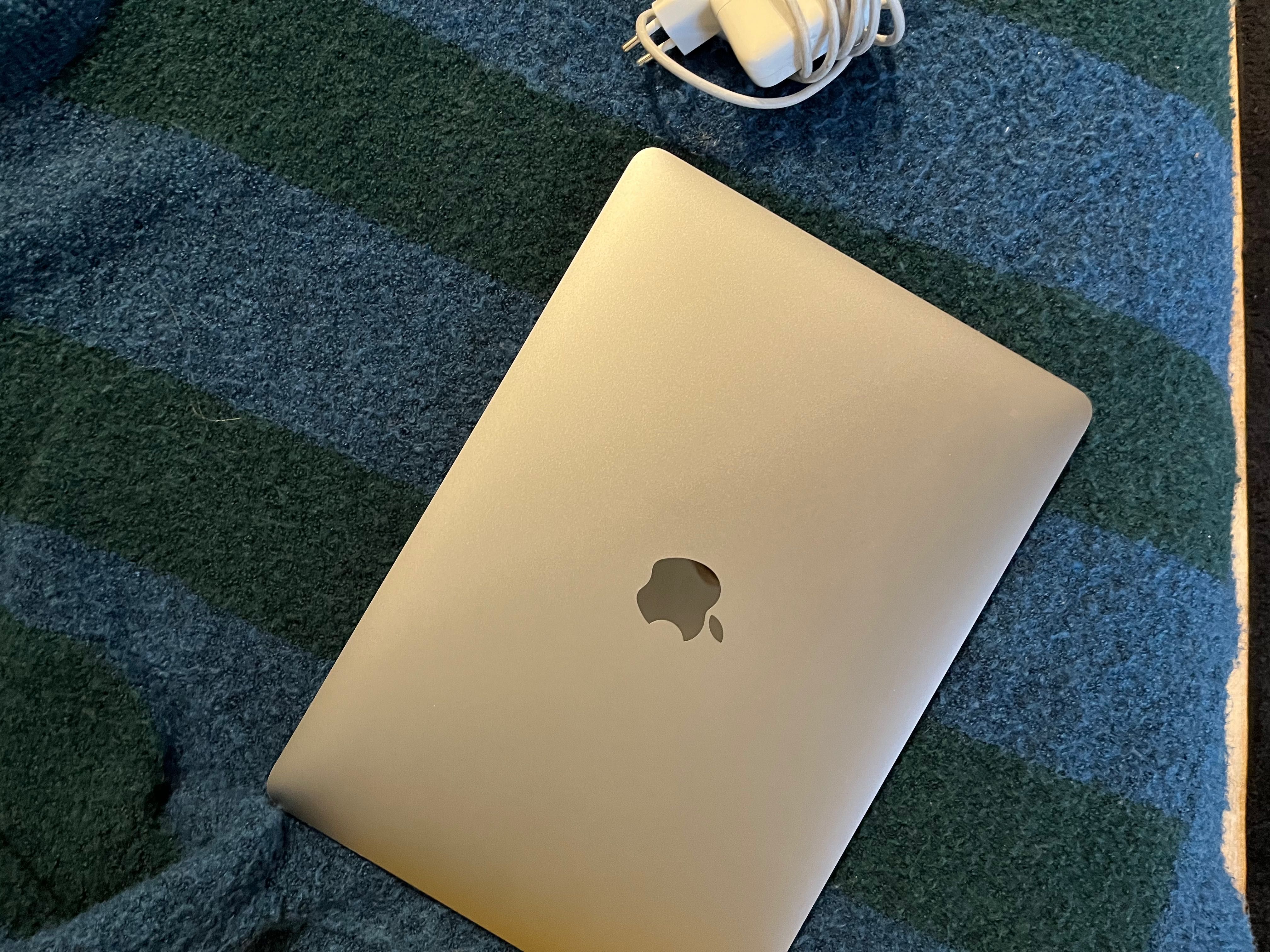 MacBook Air 13” (2020)