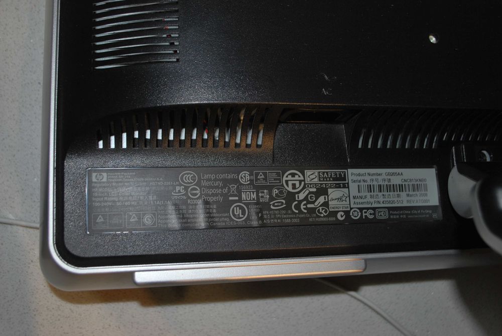 Display HP 19cali z głośnikami