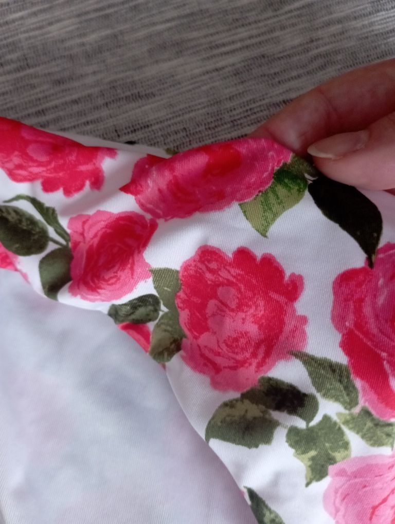 Nowe majtki od stroju kąpielowego w róże Tezenis L nowe